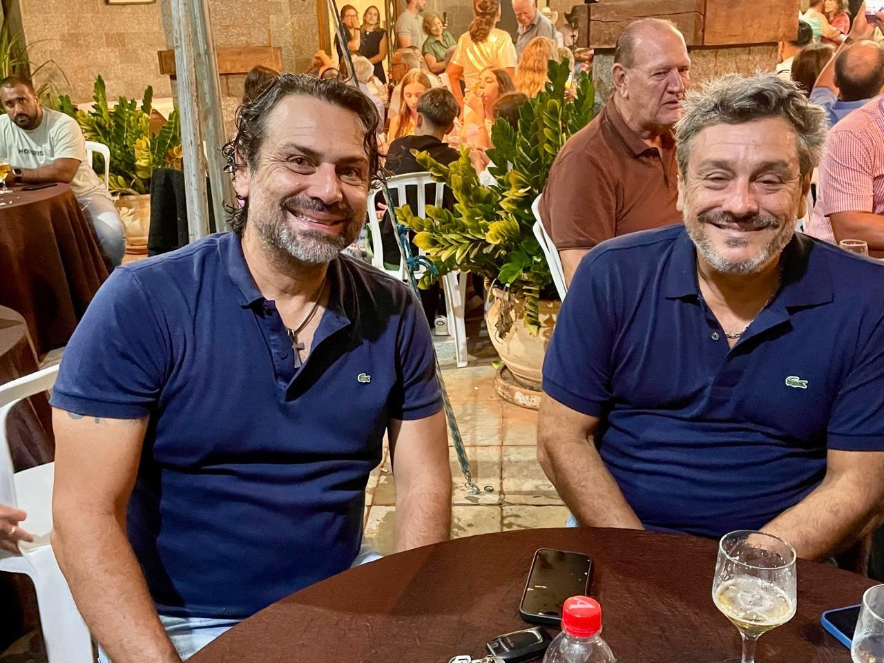 Irmão do cantor Xororó prestigia festa de aniversário do Dr. Jairo Queiroz Jorge que também recebeu amigos em sua fazenda  