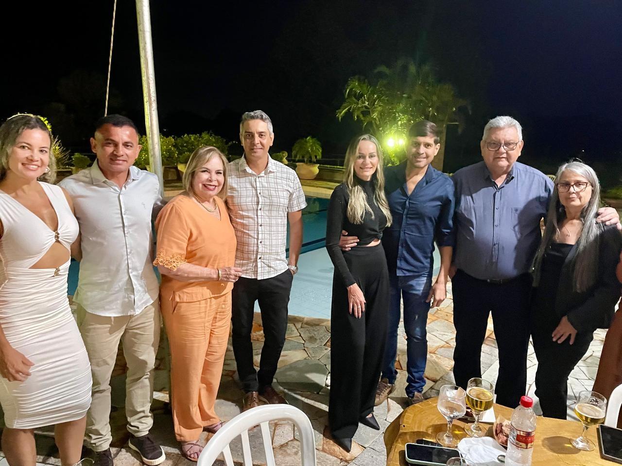 Irmão do cantor Xororó prestigia festa de aniversário do Dr. Jairo Queiroz Jorge que também recebeu amigos em sua fazenda  