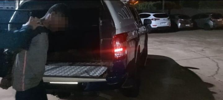 Homem corre atrás de criança esfregando suas mãos nas partes intimas; ele foi preso pela PM de Três Lagoas 