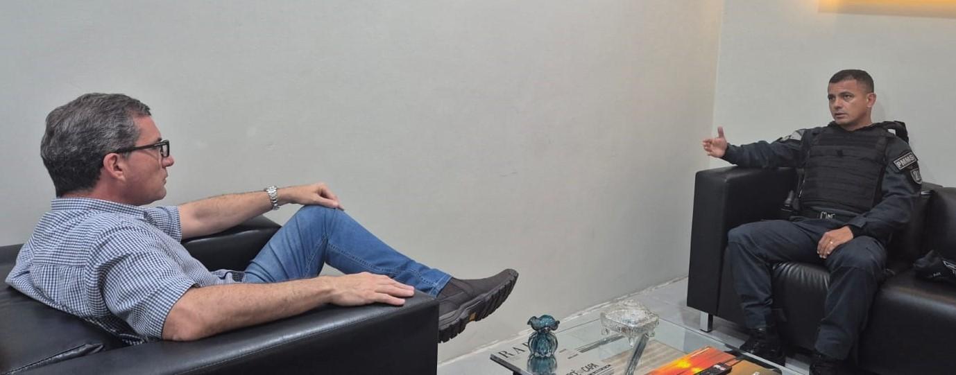 Comandante da PM e prefeito se reúnem para montar estratégias para manter tranquilidade pública, salubridade e segurança Comandante da PM e prefeito se reúnem para montar estratégias para manter tranquilidade pública, salubridade e segurança