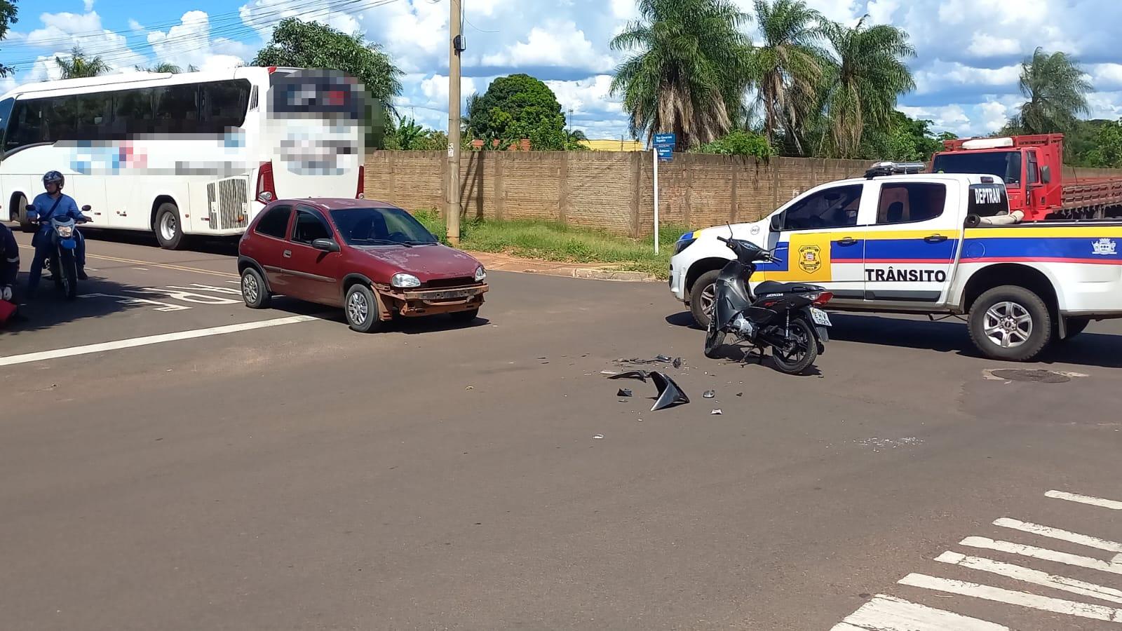 Acidente entre carro e moto mobiliza PM, DEPTRAN e equipes de resgate no Jardim Morumbi em Três Lagoas 