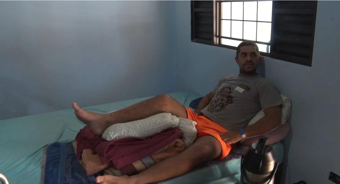 Após grave acidente, motoboy vende trufas para seguir lutando e pagar despesas em Três Lagoas