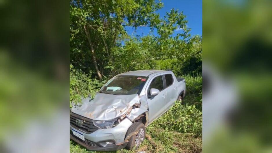 Batida de carros deixa dois feridos na MS-162  