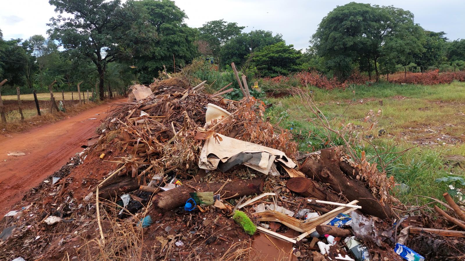 Lixão a céu aberto revolta moradores do Cinturão Verde em Três Lagoas que cobram ação imediata da Prefeitura