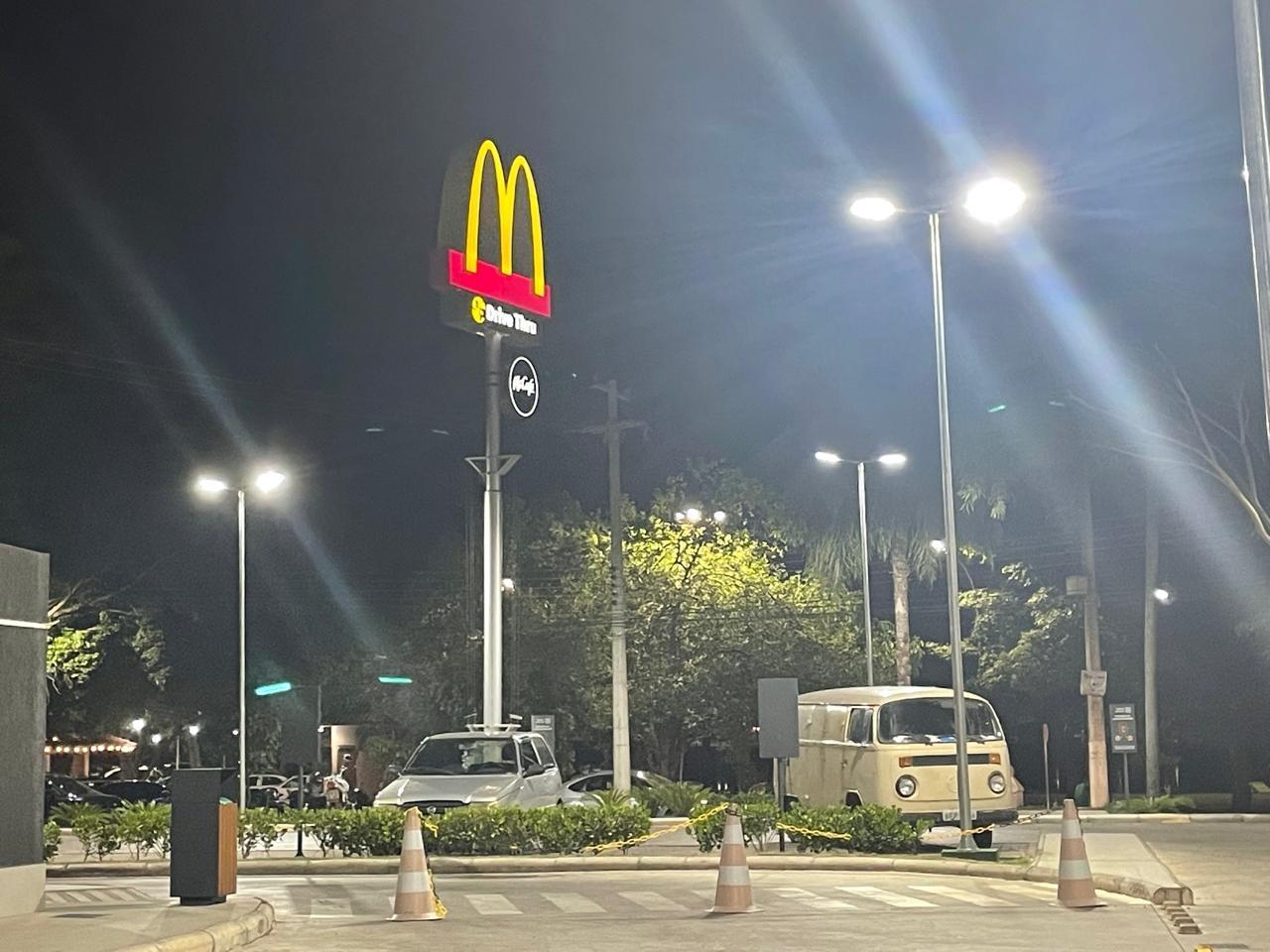McDonald’s fecha drive-thru e chega a faltar batata para clientes em Três Lagoas 