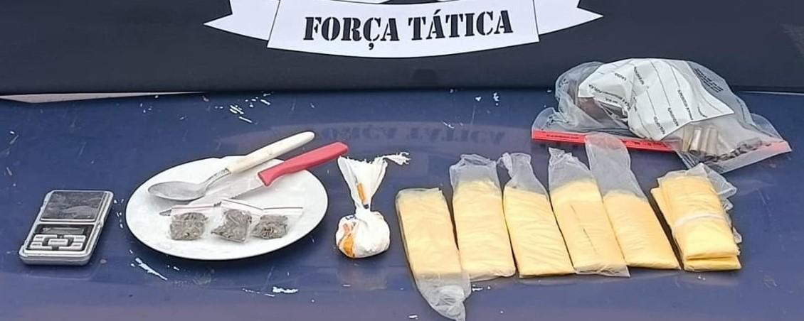 PM apresenta arma e drogas apreendidas após confronto que terminou com morte em Três Lagoas