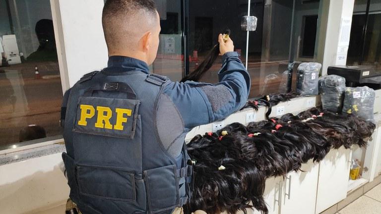 Quase 60 kg de cabelos humanos que seriam entregues em Três Lagoas são apreendidos pela PRF na BR-262