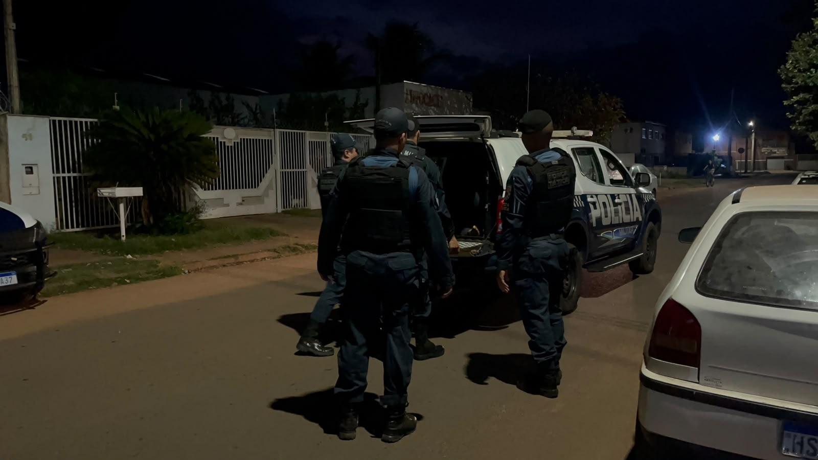 Gritos, tentativas de invasão e resistência à PM terminam com prisão no bairro Santos Dumont Gritos, tentativas de invasão e resistência à PM terminam com prisão no bairro Santos Dumont