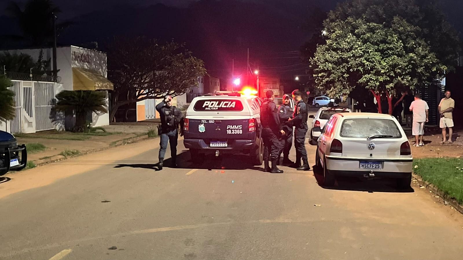 Gritos, tentativas de invasão e resistência à PM terminam com prisão no bairro Santos Dumont Gritos, tentativas de invasão e resistência à PM terminam com prisão no bairro Santos Dumont