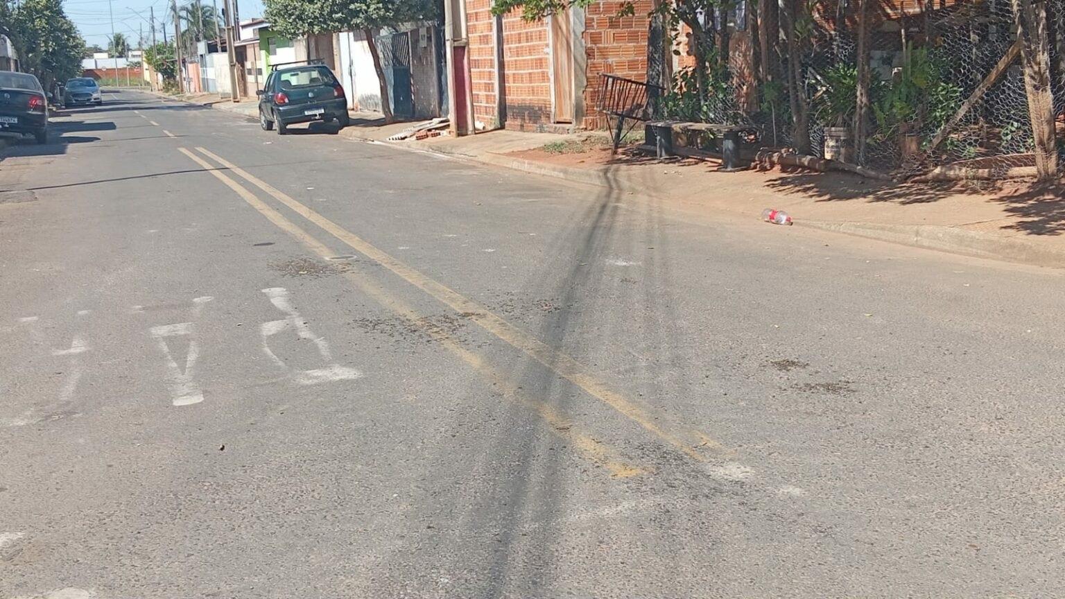 Reportagem verifica denúncia de ataque de abelhas no Jd. Acácias e constata que não havia risco à população Reportagem verifica denúncia de ataque de abelhas no Jd. Acácias e constata que não havia risco à população