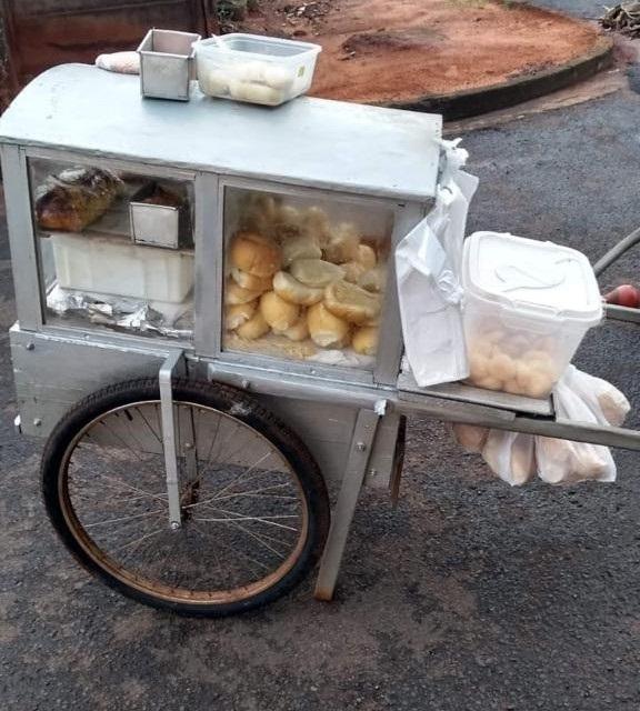 Você se lembra? Quando Três Lagoas acordava com o leiteiro, o pão quentinho e a carroça do bucheiro Você se lembra? Quando Três Lagoas acordava com o leiteiro, o pão quentinho e a carroça do bucheiro