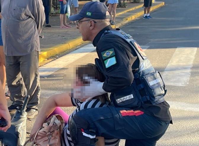 Adolescente causa acidente e deixa motociclista com ferimentos graves Adolescente causa acidente e deixa motociclista com ferimentos graves