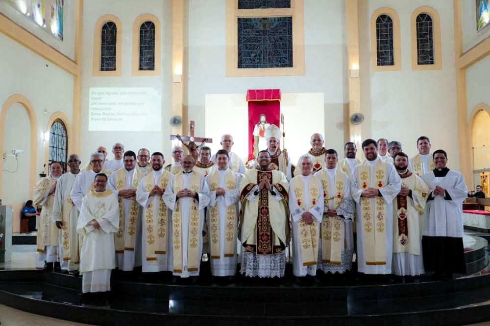 Aos 26 anos, três-lagoense é ordenado padre e assume missão na Catedral Sagrado Coração de Jesus Aos 26 anos, três-lagoense é ordenado padre e assume missão na Catedral Sagrado Coração de Jesus
