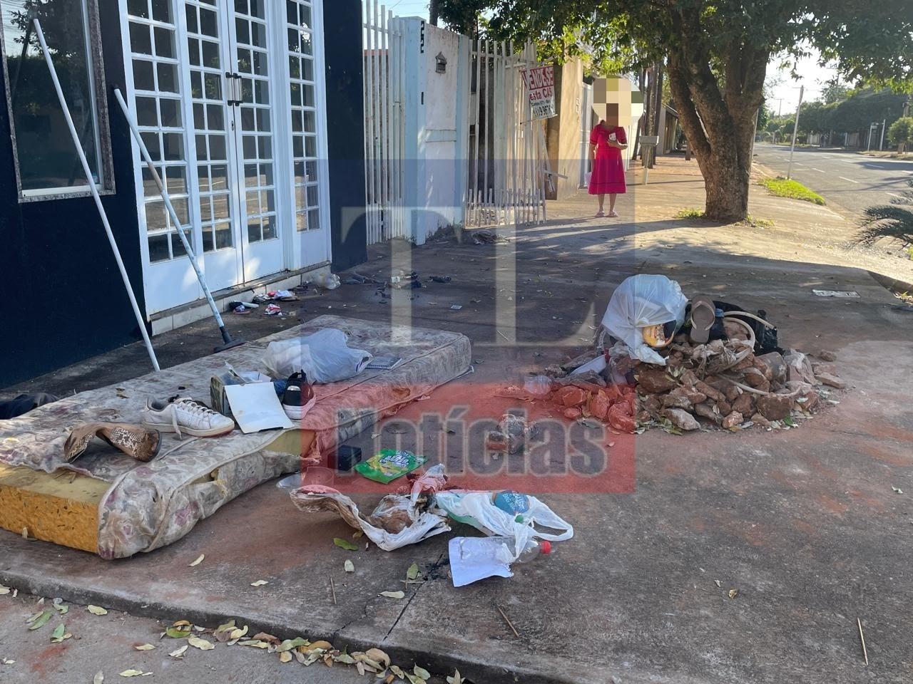 Em Três Lagos, idosa é salva por vizinho após inquilina atear fogo em residência Em Três Lagos, idosa é salva por vizinho após inquilina atear fogo em residência