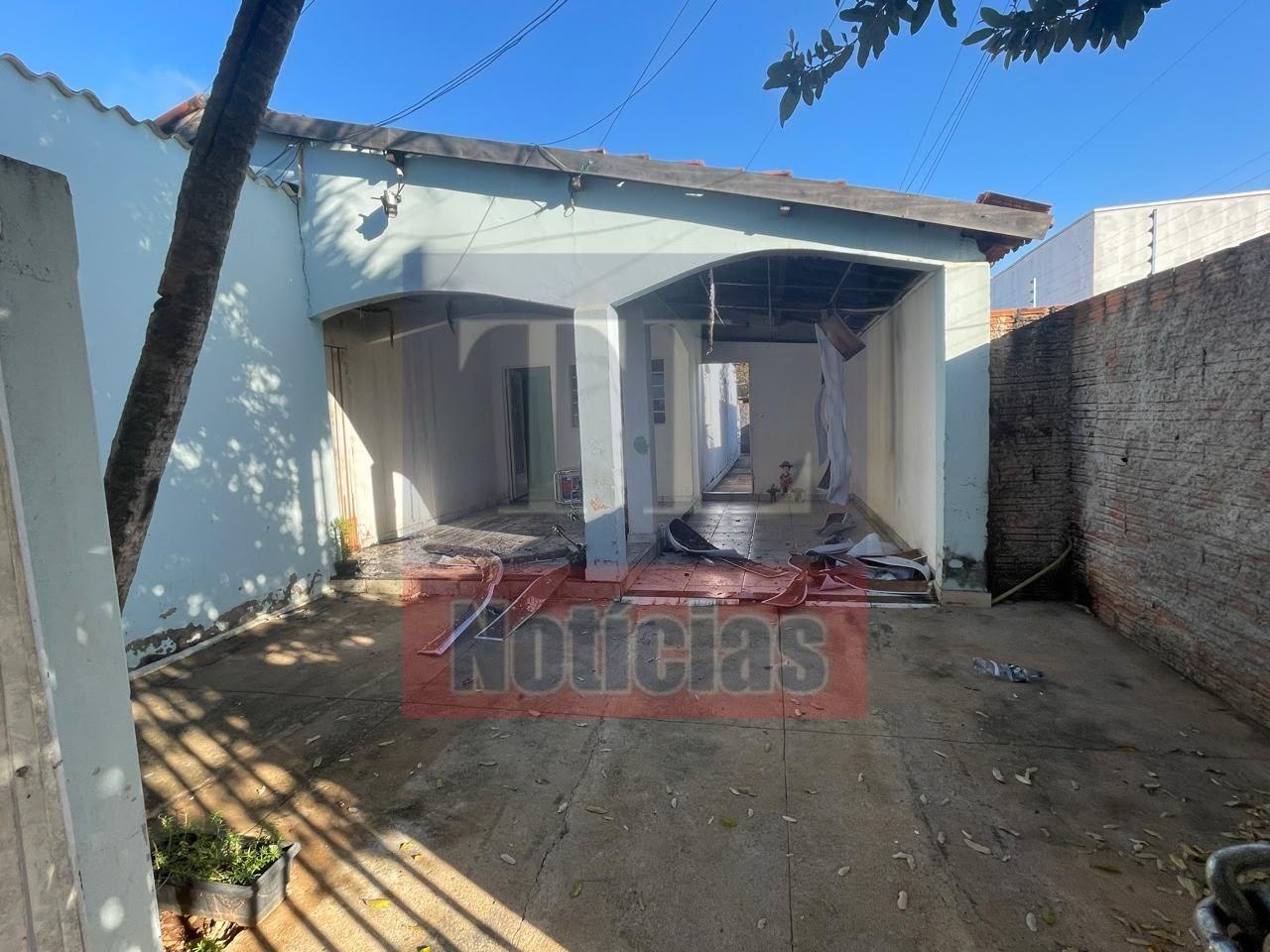 Em Três Lagos, idosa é salva por vizinho após inquilina atear fogo em residência Em Três Lagos, idosa é salva por vizinho após inquilina atear fogo em residência