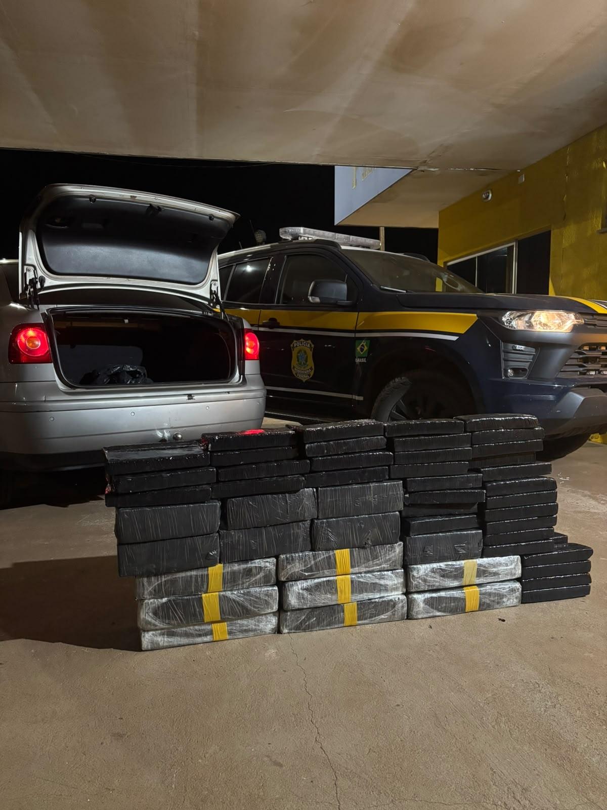 PRF recupera em Três Lagoas uma caminhonete adulterada e furtada e apreende em Água Clara veículo com 148 kg de maconha PRF recupera em Três Lagoas uma caminhonete adulterada e furtada e apreende em Água Clara veículo com 148 kg de maconha