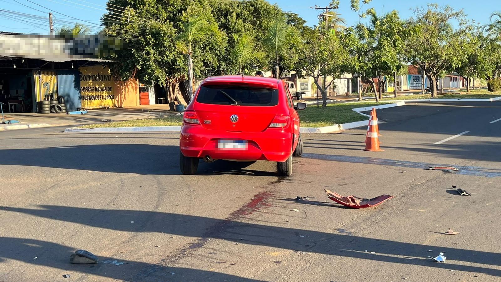 Desrespeito à sinalização provoca acidente entre dois carros em Três Lagoas; criança é atendida pelo SAMU Desrespeito à sinalização provoca acidente entre dois carros em Três Lagoas; criança é atendida pelo SAMU