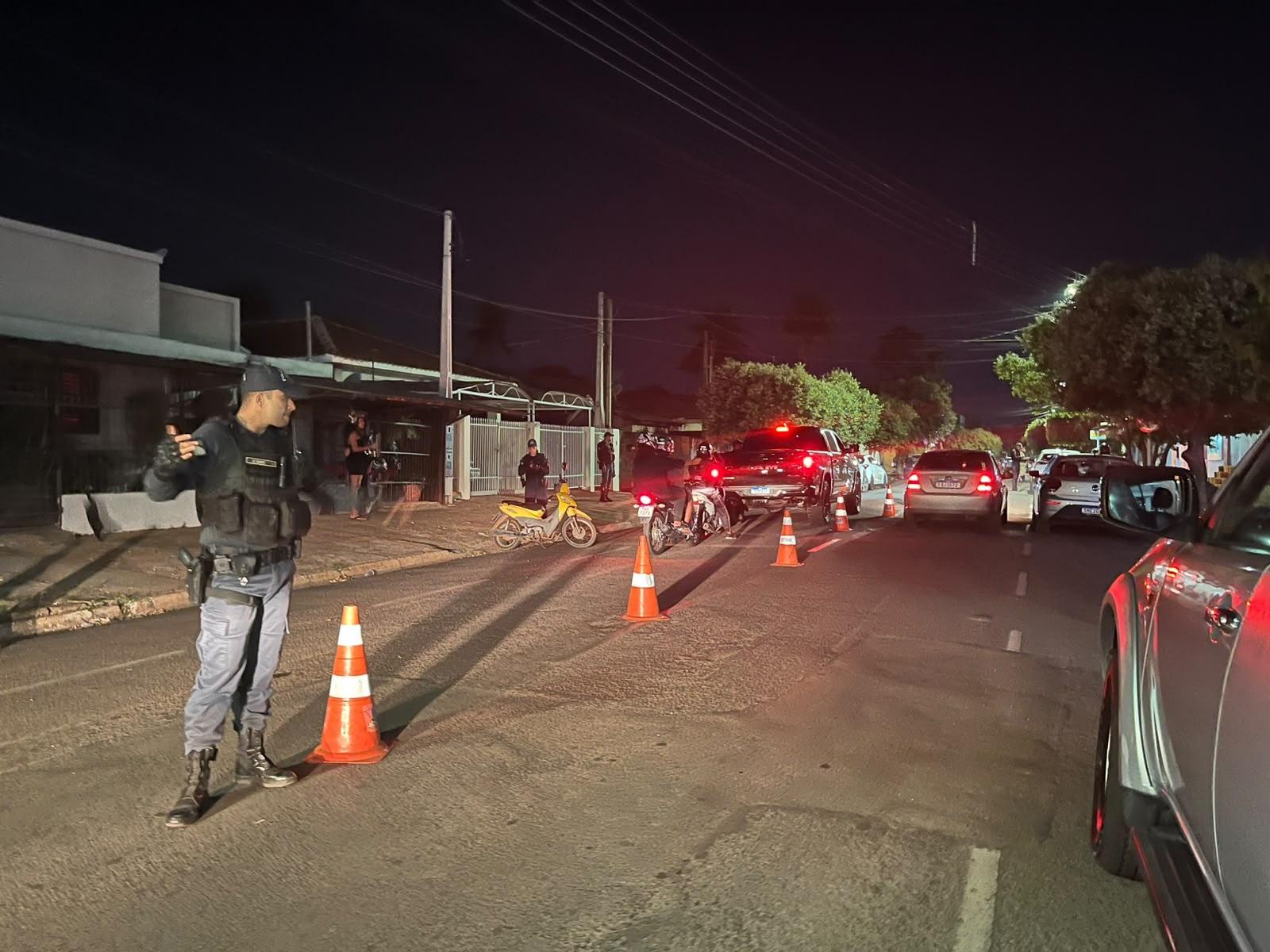 Megaoperação no trânsito continua em Três Lagoas: blitz apreende cinco veículos e flagra motoristas alcoolizados Megaoperação no trânsito continua em Três Lagoas: blitz apreende cinco veículos e flagra motoristas alcoolizados