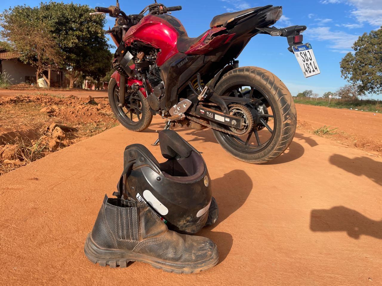 Motociclista fica ferido com suspeita de fratura após colisão com carro no Jardim Flamboyant, em Três Lagoas