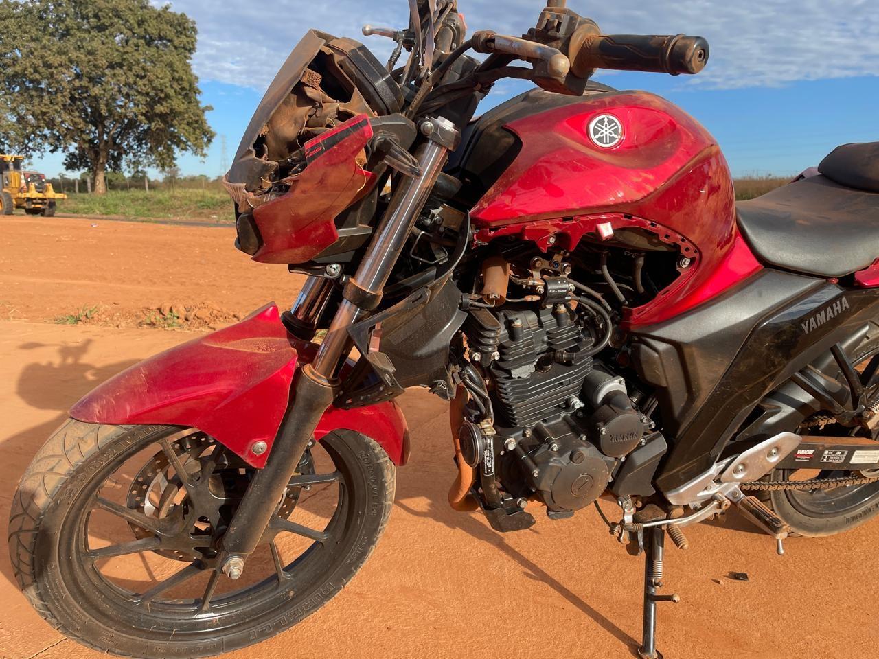 Motociclista fica ferido com suspeita de fratura após colisão com carro no Jardim Flamboyant, em Três Lagoas