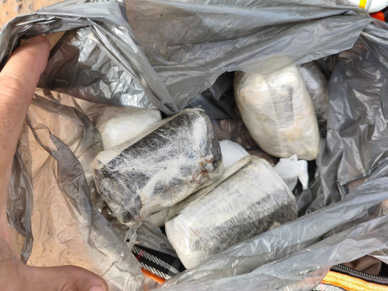 PRF apreende drogas e cigarros contrabandeados durante fiscalização na BR-262 PRF apreende drogas e cigarros contrabandeados durante fiscalização na BR-262