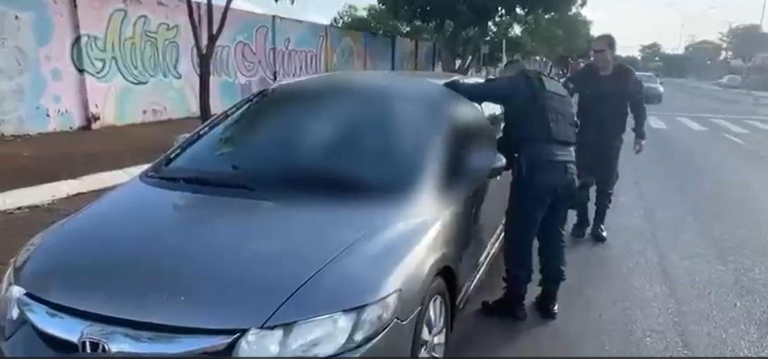 VEJA O VÍDEO: Em Três Lagoas, polícia recebe denúncias de suposta morte dentro de veículo