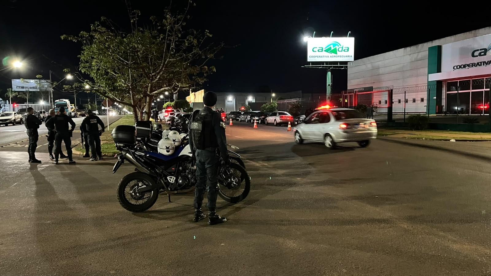 VEJA O VÍDEO: Chega de baderna! PM intensifica blitz na região de badalado bar e fecha o cerco contra motos barulhentas: Testes de bafômetros também foram realizados em Três Lagoas VEJA O VÍDEO: Chega de baderna! PM intensifica blitz na região de badalado bar e fecha o cerco contra motos barulhentas: Testes de bafômetros também foram realizados em Três Lagoas