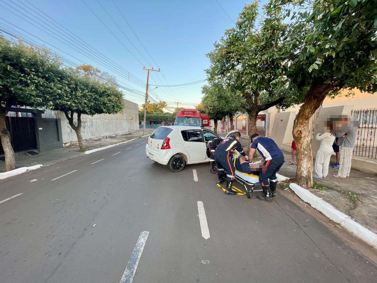 EXCLUSIVO: Câmera de segurança flagra momento exato em que motorista perde o controle de carro e causa grave acidente após dar “cavalo de pau” EXCLUSIVO: Câmera de segurança flagra momento exato em que motorista perde o controle de carro e causa grave acidente após dar “cavalo de pau”