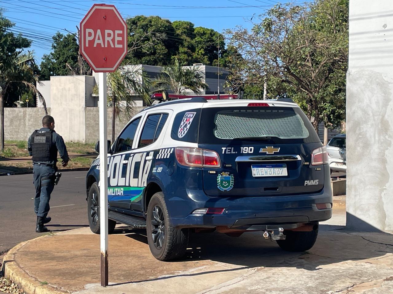 VEJA O VÍDEO: Salão comercial era utilizado como “fachada” para o tráfico; megaoperação da PM apreende grande quantidade de drogas e prende cinco pessoas em Três Lagoas