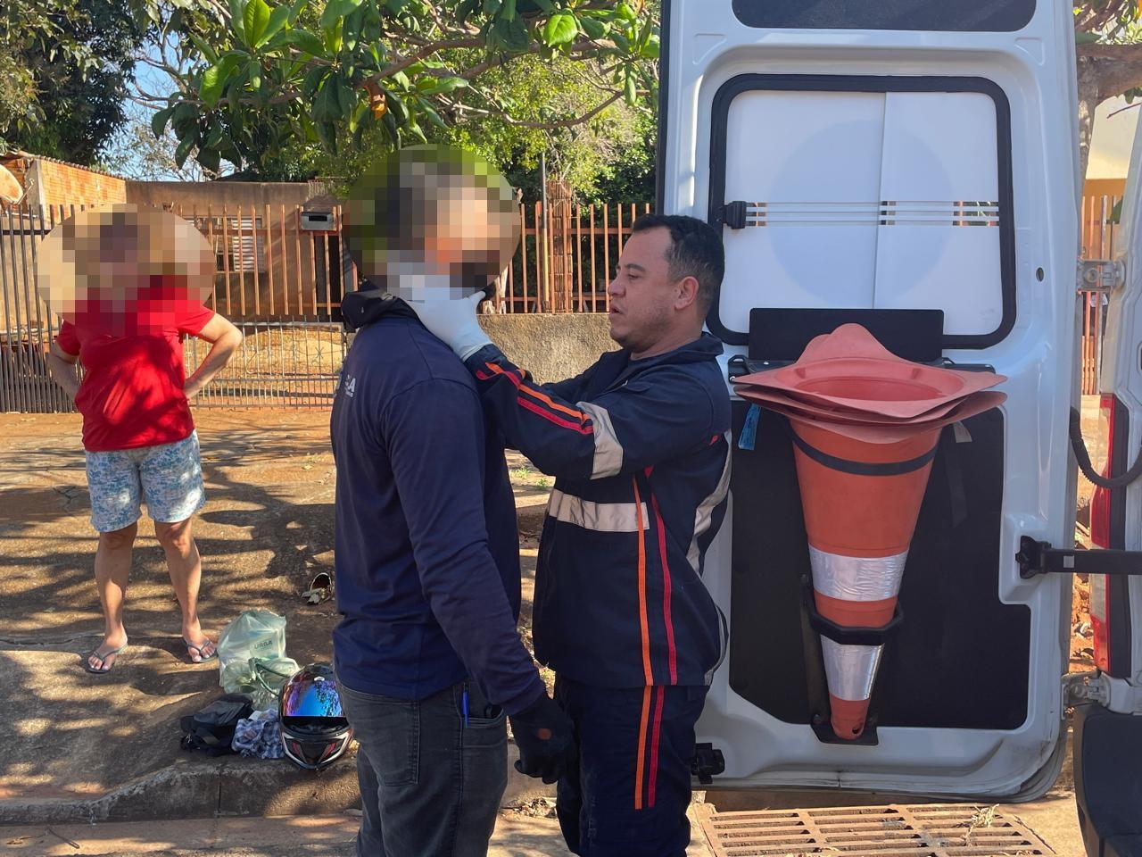 Mulher dá marcha à ré com carro para sair da garagem e provoca acidente em Três Lagoas