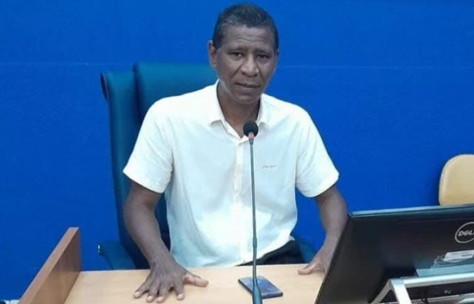 “Adeus à voz do rádio”: Vítima de infarto, jornalista Adilson Silva é encontrado sem vida em sua residência