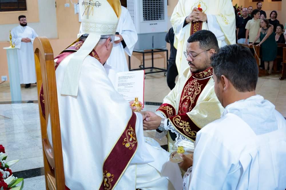 Aos 26 anos, três-lagoense é ordenado padre e assume missão na Catedral Sagrado Coração de Jesus