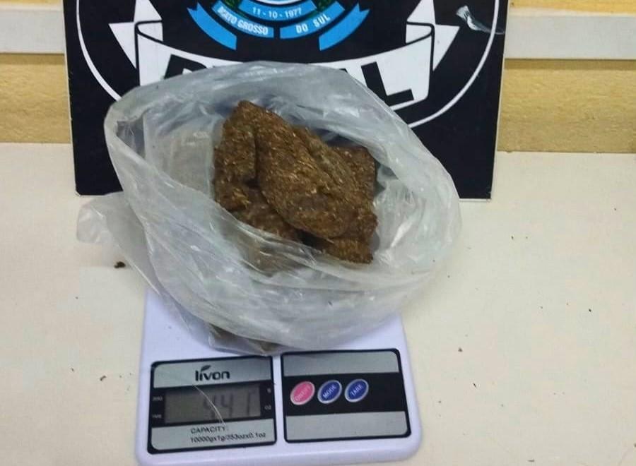 Polícia Penal intercepta drogas em alimento e apreende entorpecentes lançados por drone em presídio de Três Lagoas