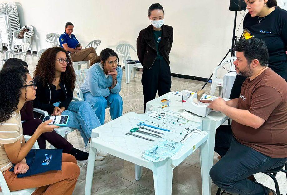 Saúde promove curso de inserção de DIU para enfermeiros e residentes de enfermagem