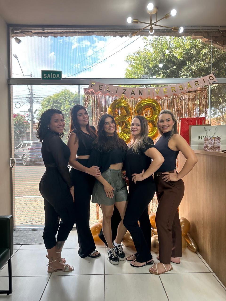 Empresária Adma comemora aniversário e celebra o sucesso do salão Beauty Center em Três Lagoas Empresária Adma comemora aniversário e celebra o sucesso do salão Beauty Center em Três Lagoas