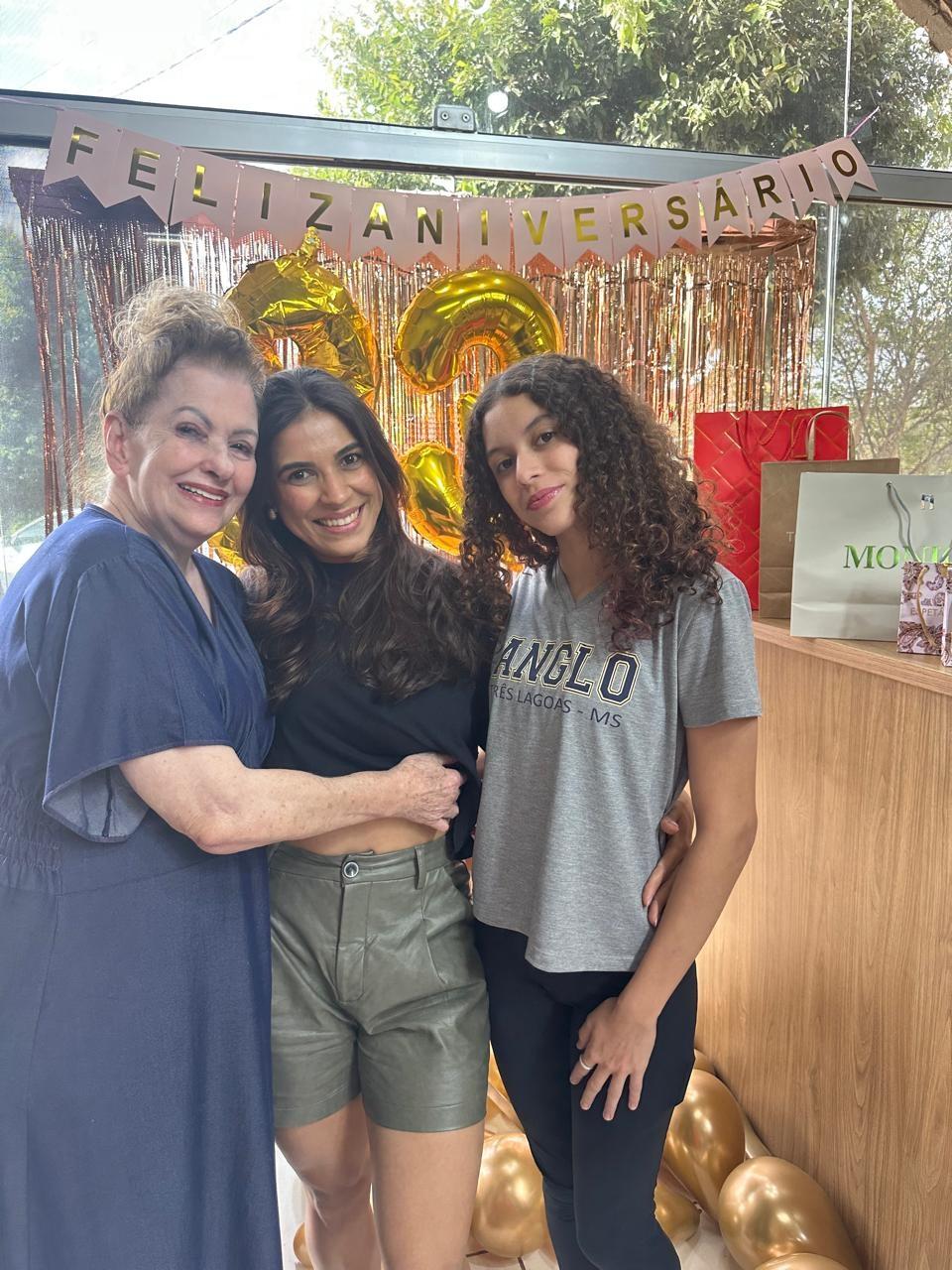 Empresária Adma comemora aniversário e celebra o sucesso do salão Beauty Center em Três Lagoas Empresária Adma comemora aniversário e celebra o sucesso do salão Beauty Center em Três Lagoas