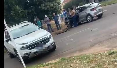Dois acidentes no mesmo cruzamento em poucas horas preocupam moradores; população pede quebra-molas na localidade