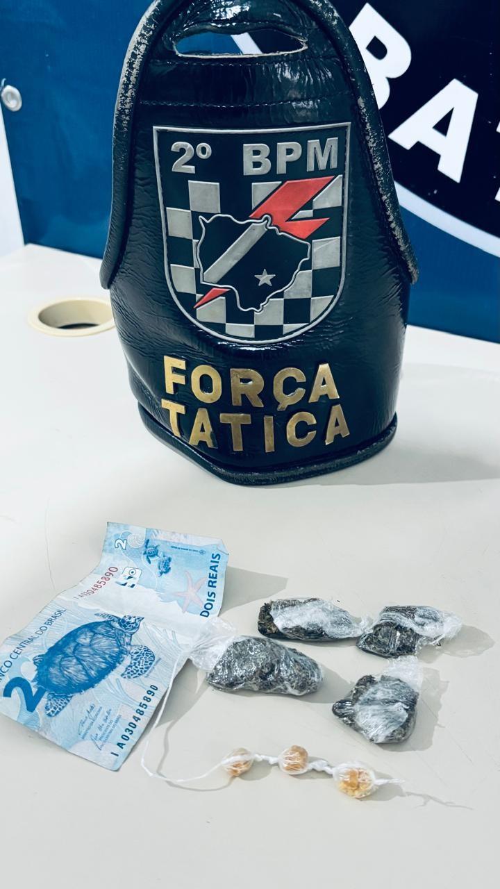 Denúncia anônima leva Força Tática a prender jovem por tráfico de drogas no Novo Oeste em Três Lagoas Denúncia anônima leva Força Tática a prender jovem por tráfico de drogas no Novo Oeste em Três Lagoas