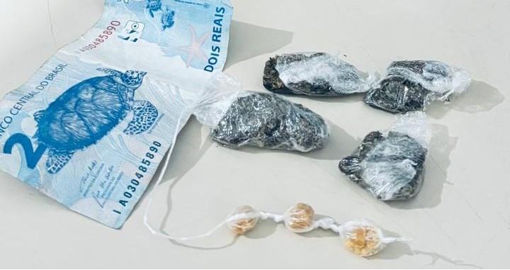 Denúncia anônima leva Força Tática a prender jovem por tráfico de drogas no Novo Oeste em Três Lagoas
