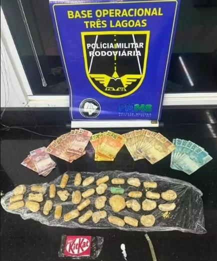 Motorista de aplicativo escapa de ser preso ao transportar casal com drogas avaliadas em R$ 12 mil na MS-112 entre Três Lagoas e Inocência Motorista de aplicativo escapa de ser preso ao transportar casal com drogas avaliadas em R$ 12 mil na MS-112 entre Três Lagoas e Inocência