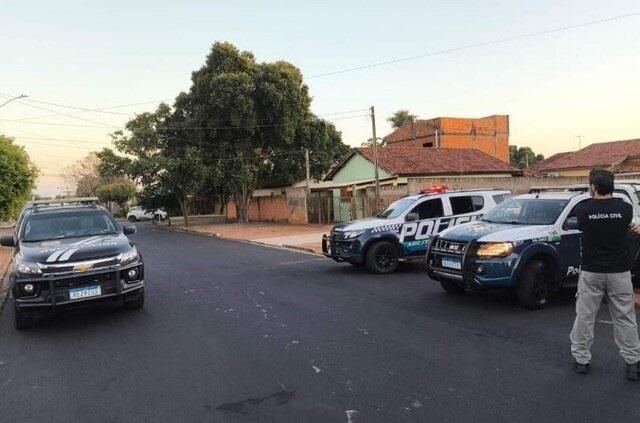 De dentro da cadeia, líderes do Comando Vermelho teriam ordenado ataques em Três Lagoas; dupla é transferida para presídio federal