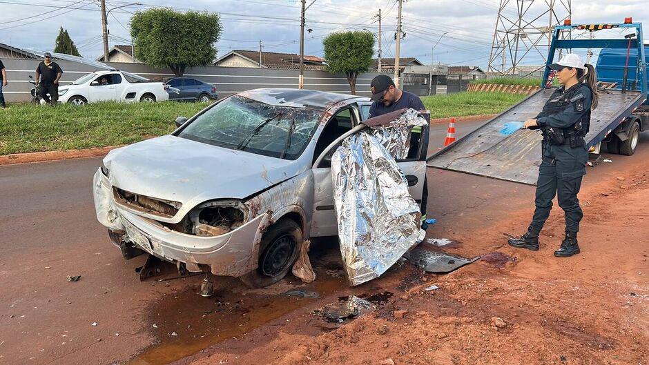 Ferragem perfurou cabeça de motorista durante capotamento  de carro em avenida 