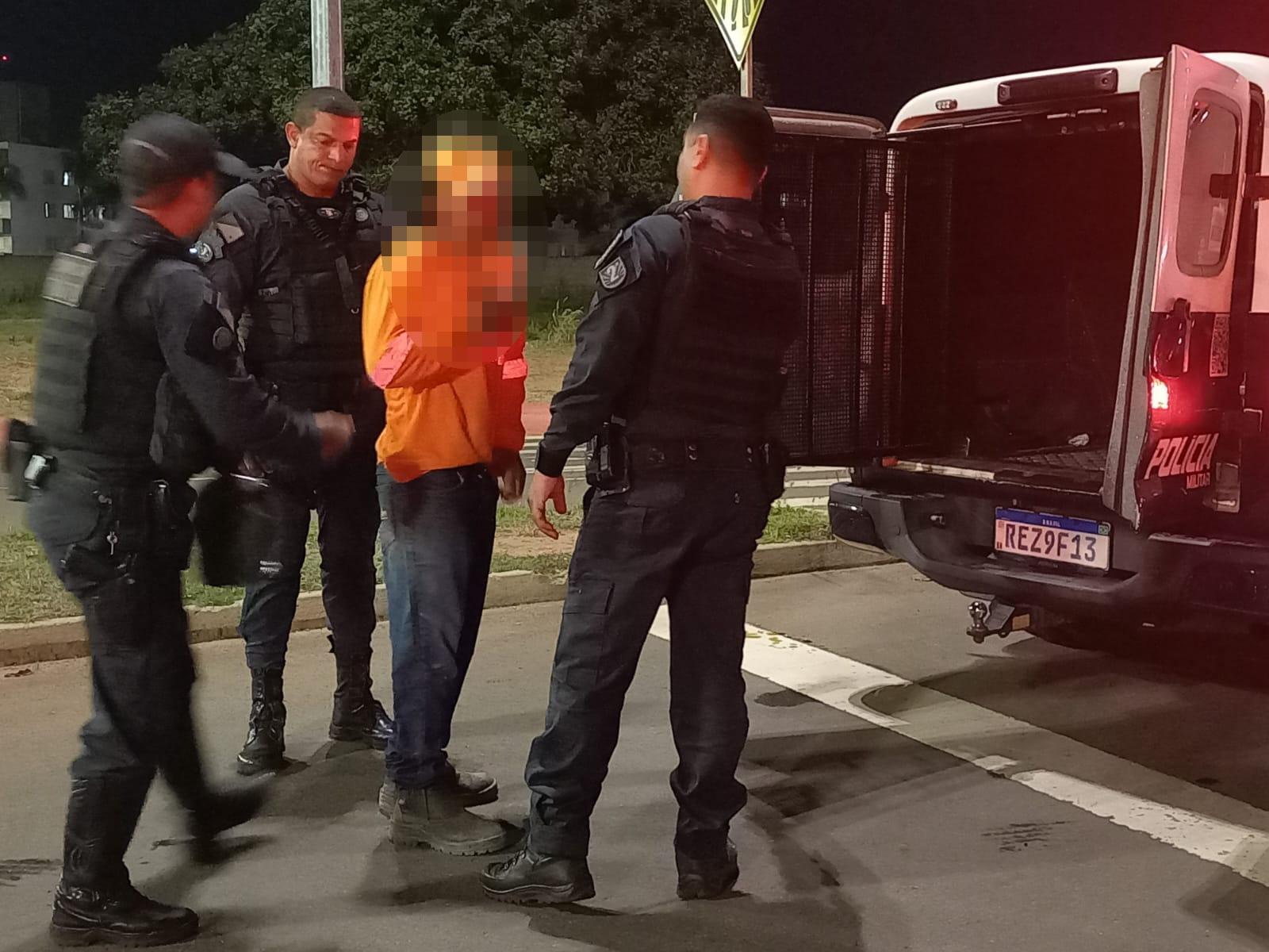 Que cachaça foi esta? Motorista sem CNH, na contramão, carro irregular, faróis apagados e alcoolizado ainda urina no banco do seu veículo em Três Lagoas Que cachaça foi esta? Motorista sem CNH, na contramão, carro irregular, faróis apagados e alcoolizado ainda urina no banco do seu veículo em Três Lagoas