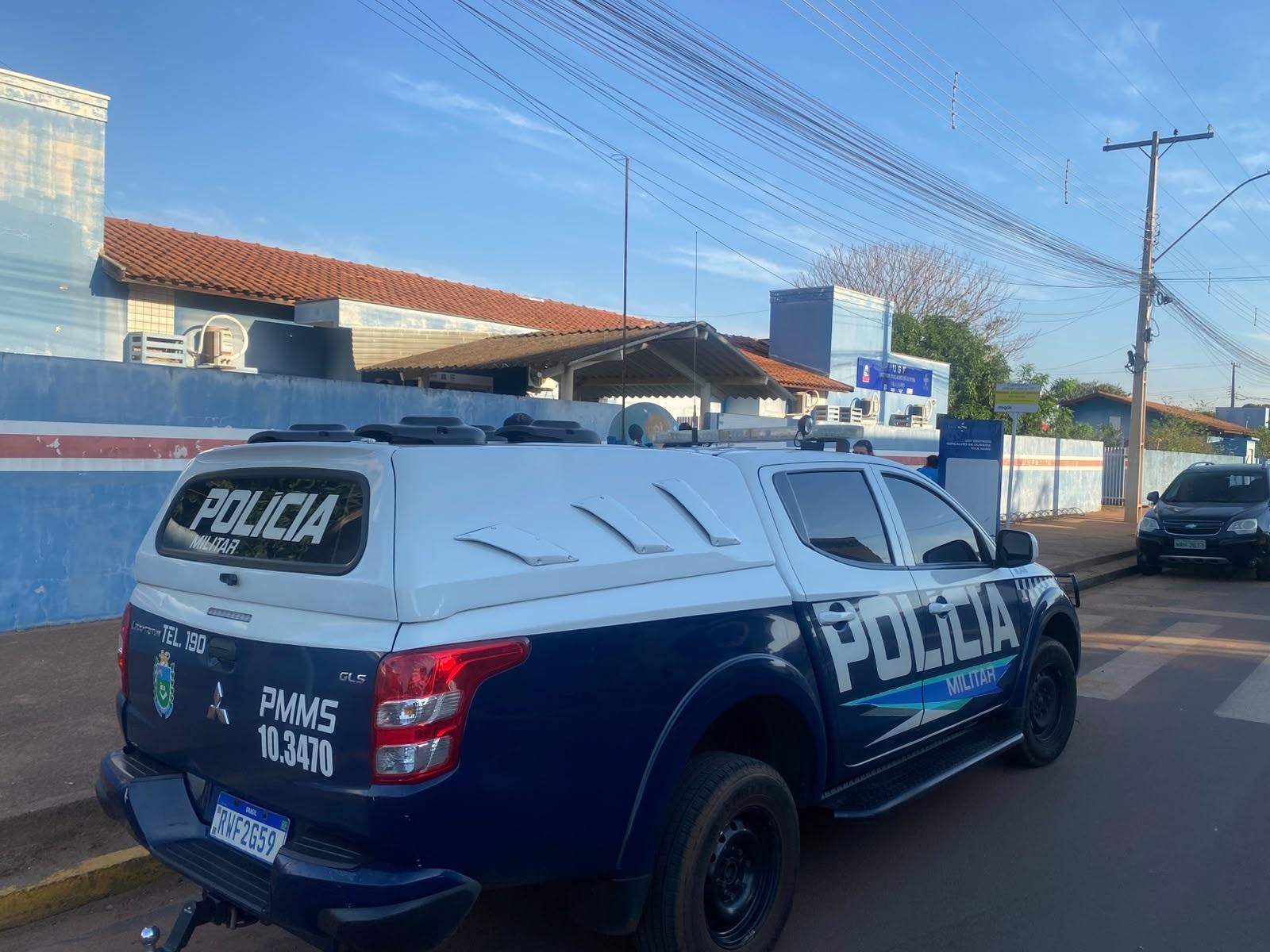 Dono de bar é atingido por bala perdida após dupla em moto abrir fogo contra grupo de pessoas em Três Lagoas