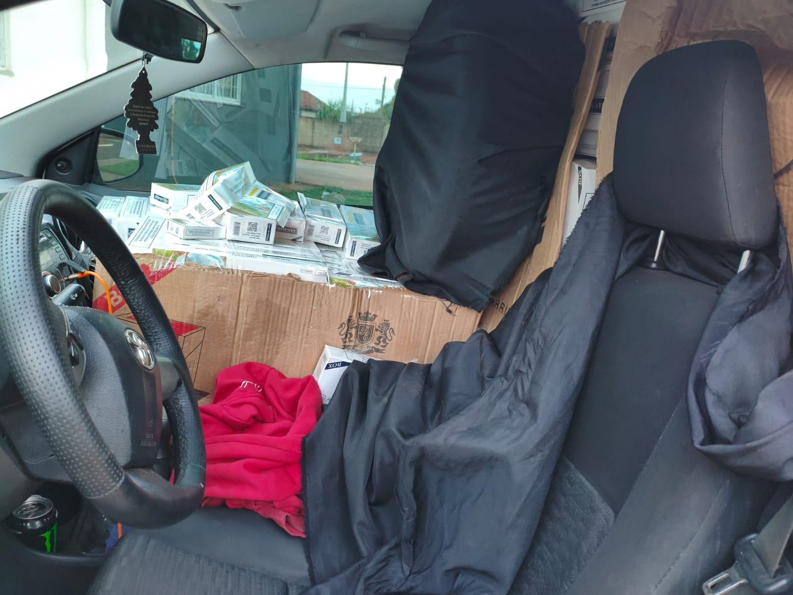 Carro dá pane durante fuga da PRF e motorista pula no Rio Paraná para escapar; 5 mil maços de cigarros são apreendidos Carro dá pane durante fuga da PRF e motorista pula no Rio Paraná para escapar; 5 mil maços de cigarros são apreendidos