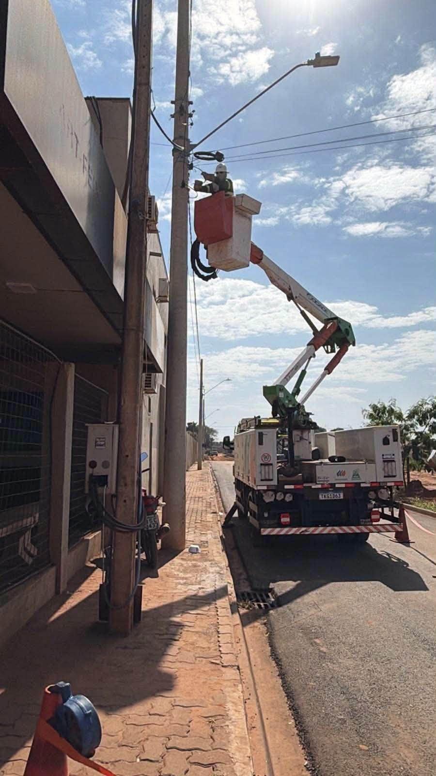 VEJA O VÍDEO: Comércios em Três Lagoas são flagrados furtando energia suficiente para abastecer 1,2 mil residências VEJA O VÍDEO: Comércios em Três Lagoas são flagrados furtando energia suficiente para abastecer 1,2 mil residências
