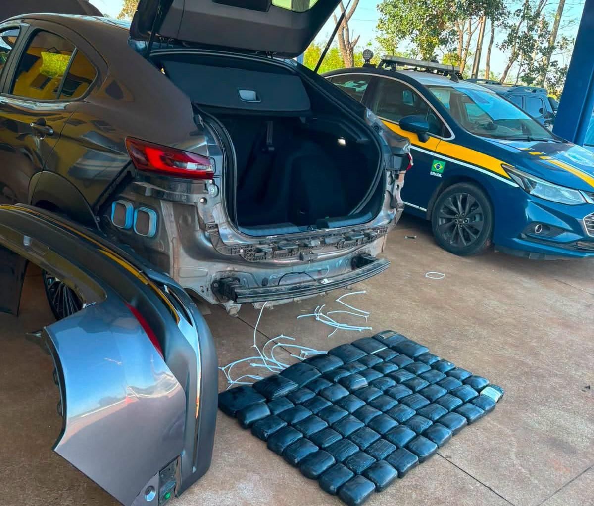 PRF e DENAR da Polícia Civil apreendem mais de 41 kg de haxixe ocultos em veículo na BR-262 em Três Lagoas PRF e DENAR da Polícia Civil apreendem mais de 41 kg de haxixe ocultos em veículo na BR-262 em Três Lagoas