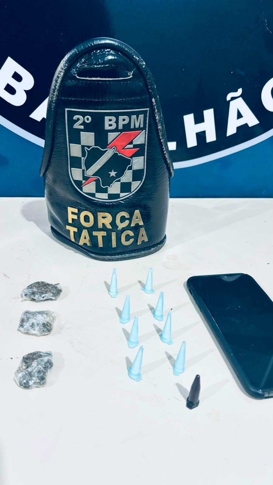 Menor flagrado vendendo drogas no Novo Oeste diz à PM que traficava para ajudar nas despesas de casa Menor flagrado vendendo drogas no Novo Oeste diz à PM que traficava para ajudar nas despesas de casa