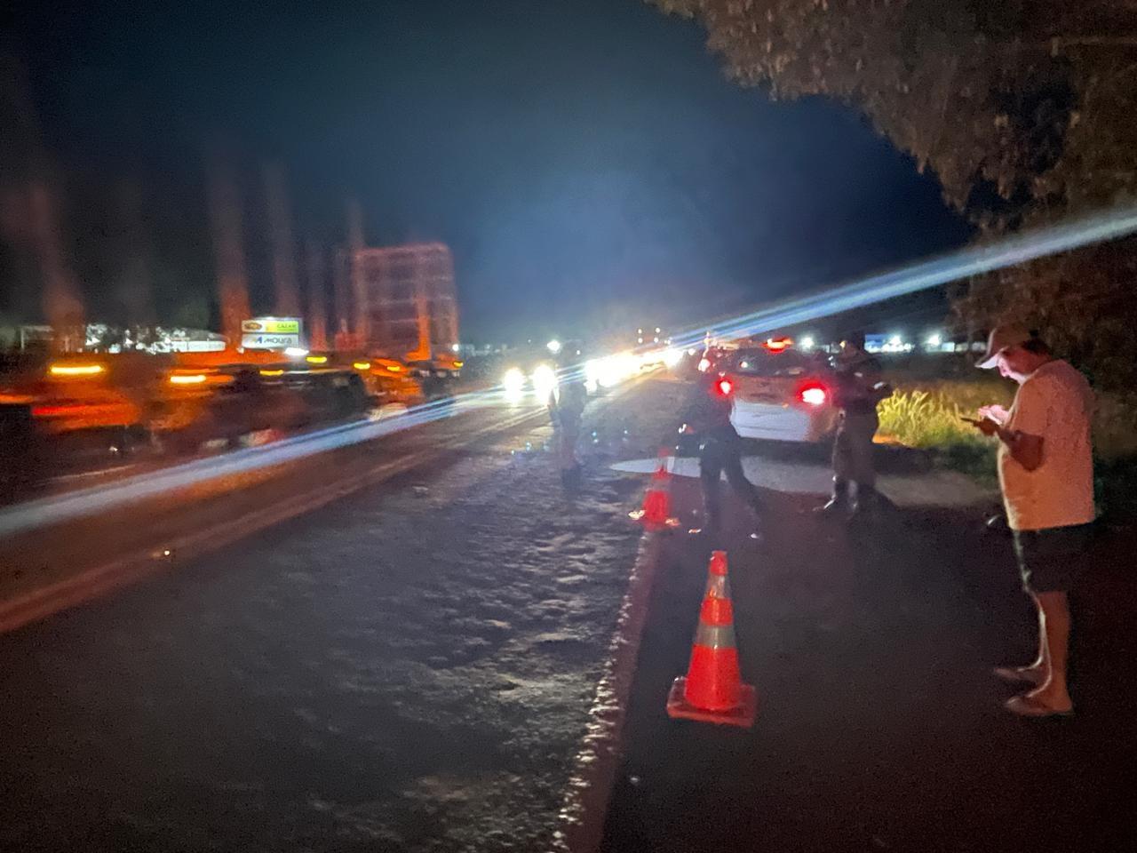 VEJA O VÍDEO: Tragédia na BR-158: Haitiano morre após ser atropelado por carreta; motorista deixou o local em Três Lagoas VEJA O VÍDEO: Tragédia na BR-158: Haitiano morre após ser atropelado por carreta; motorista deixou o local em Três Lagoas