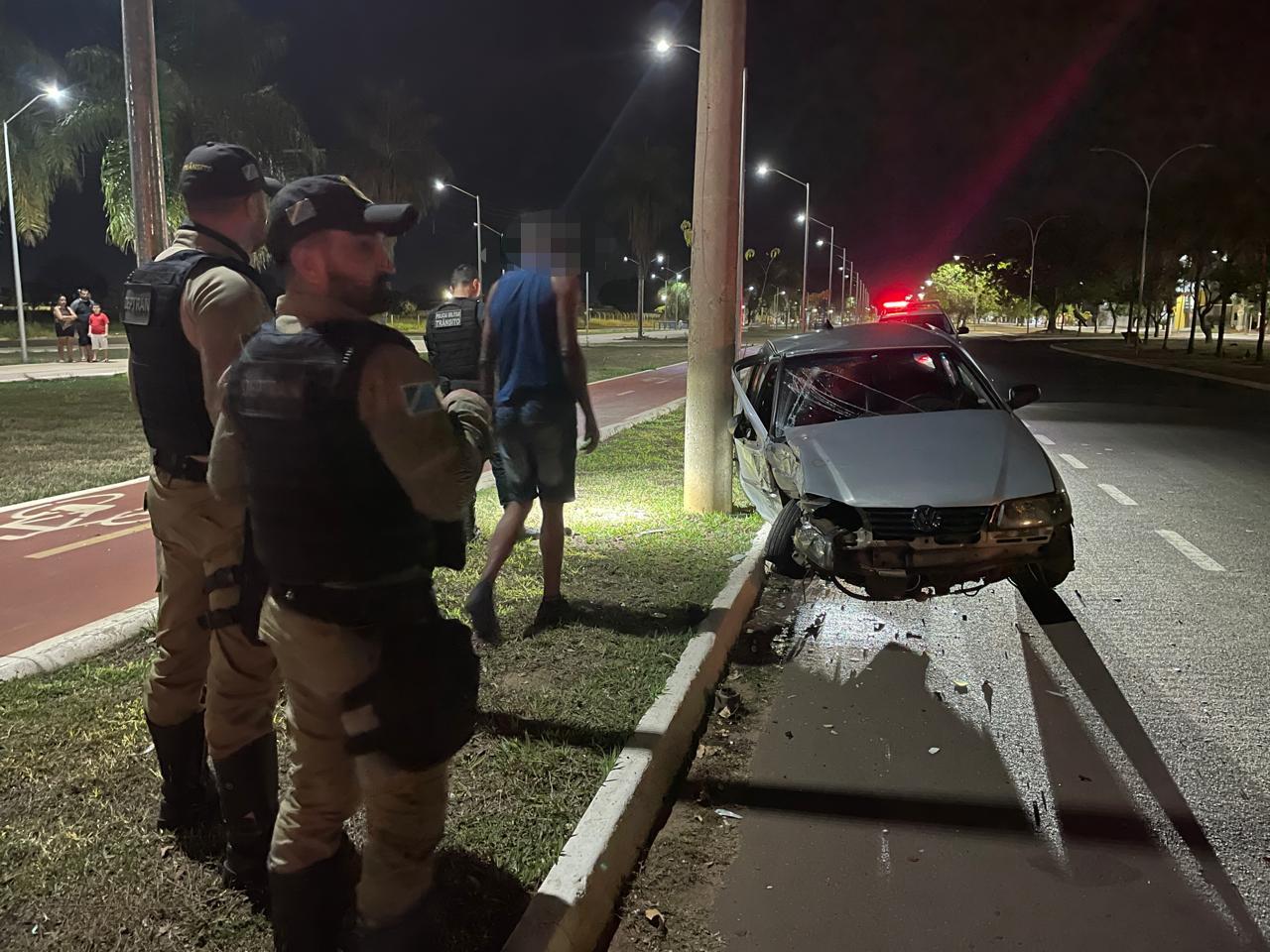 “Jacaré do Rodeio” troca a arena pelo poste, apaga bairros e termina a noite na delegacia de Três Lagoas “Jacaré do Rodeio” troca a arena pelo poste, apaga bairros e termina a noite na delegacia de Três Lagoas